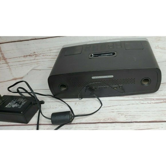 iHome Model Ip90 am/FM alarm Clock Radio For IPhones Docking Station - Picture 5 of 11